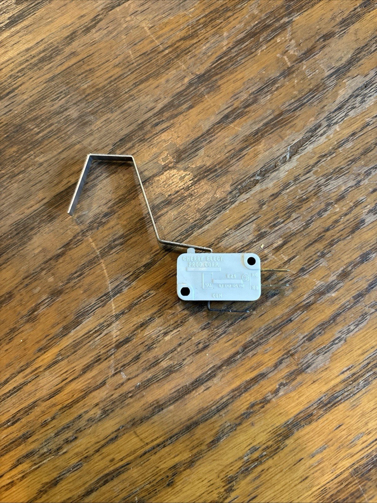 Cherry Elect E21 Micro Switch Long Arm, 120VAC, 1no/1nc, 0.1Amp, Tested