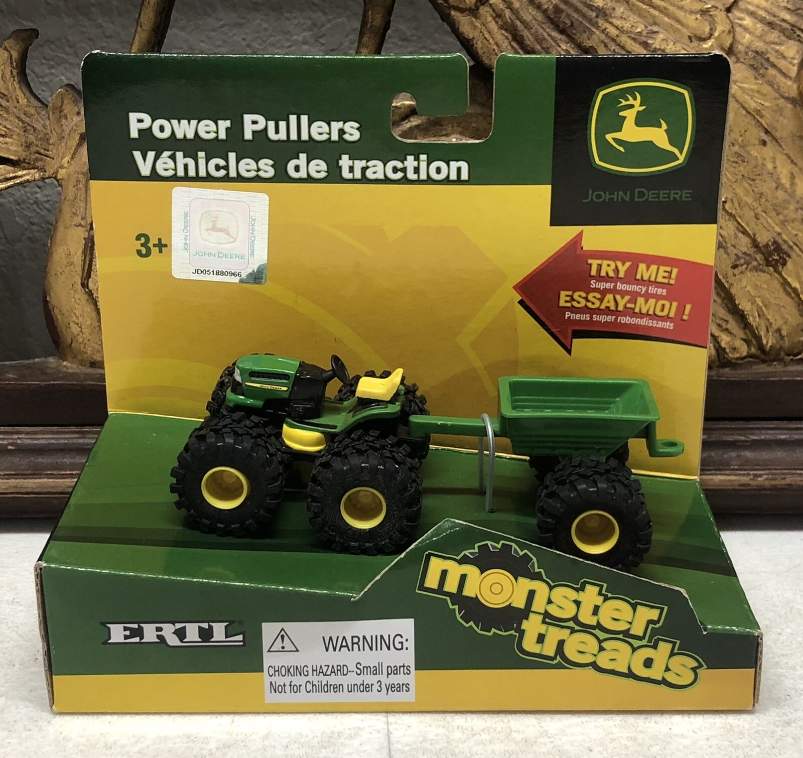Ertl JOHN DEERE MONSTER TREADS LAWN TRACTOR w/ Wagon In Packaging L2