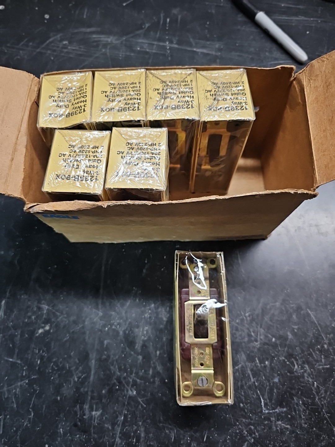 Eagle 1239 Brown Heavy Duty Light Switch 20A 120-277V AC ONLY Box Of 7 Switches