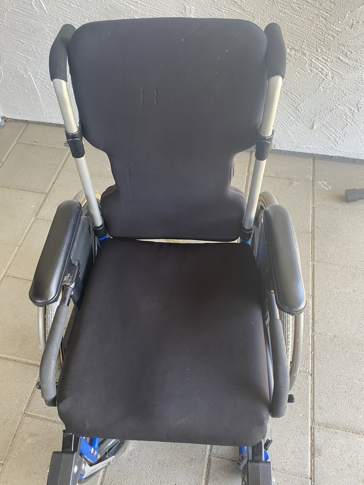 Quickie 2 wheelchair manual folding wheelchair 16”x19”x22”