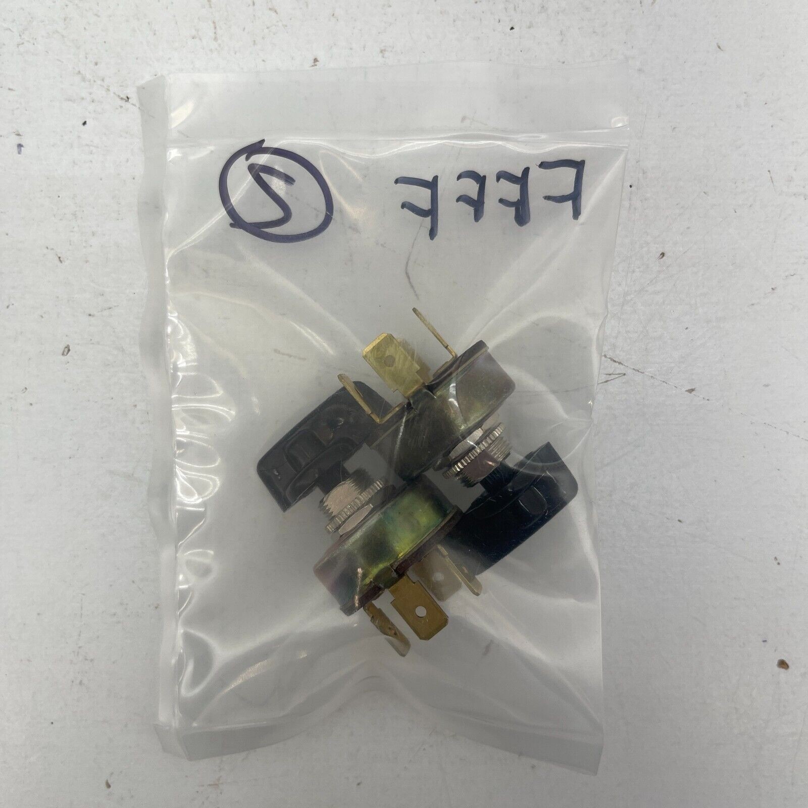 Carling Technologies Selector Switch 4 Position SP3T 1A 125 V Panel Mount Qty 2