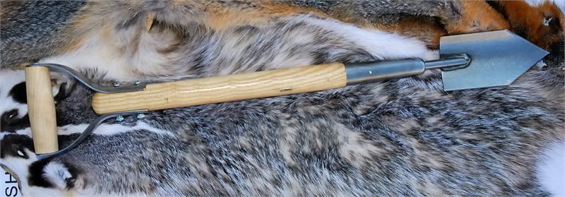 D-Grip Trapper's Standard Trowel 26" Long