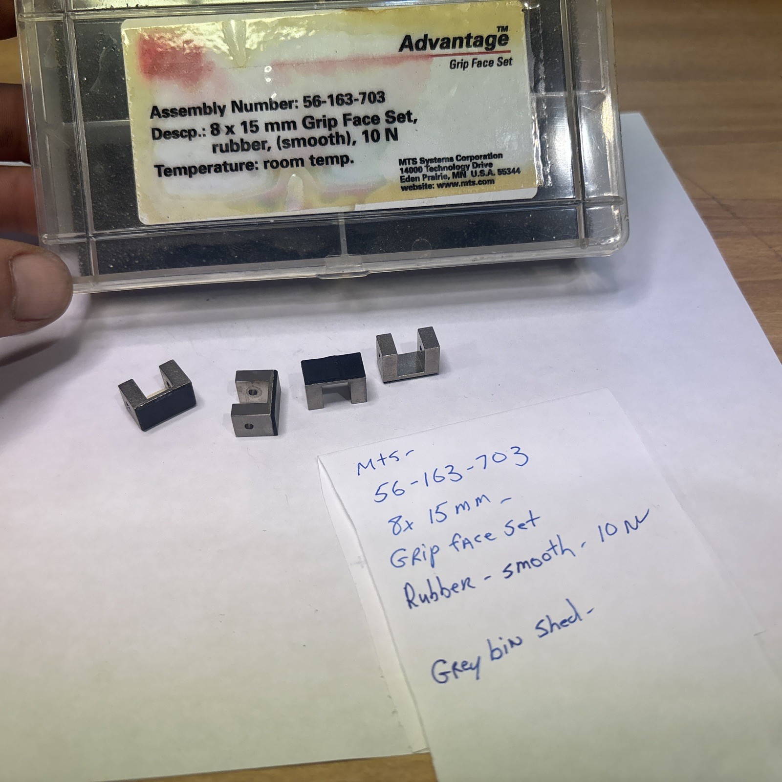 MTS Advantge 56-163-703 Grip Face Set  8 x 15 mm Rubber Smooth 10 N