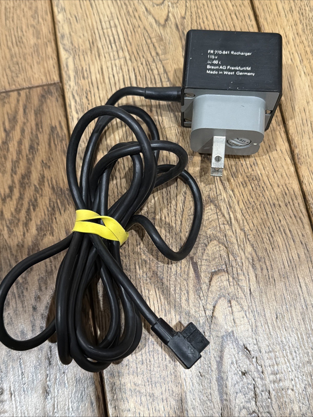 Vintage Braun FR 270-841 Shoe Mount Flash 115v 50-60c Recharger Charger