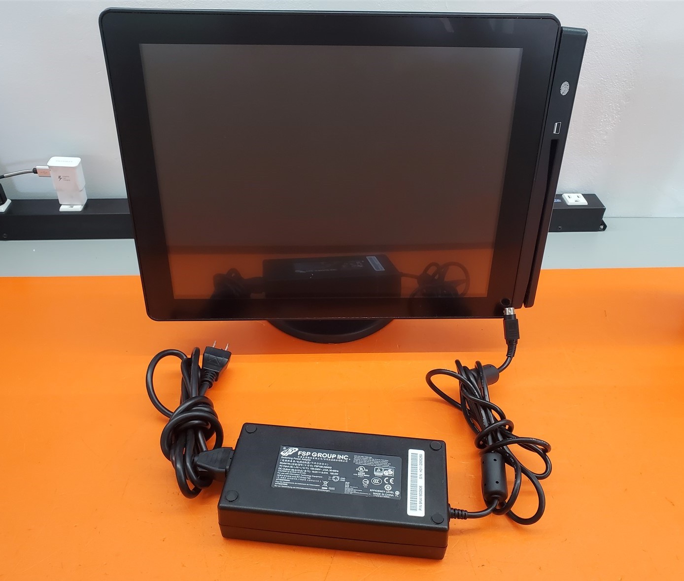 ⭐️⭐️⭐️⭐️⭐️ Revention HungerRush R4310 POS Restaurant Terminal PC w Power Adapter
