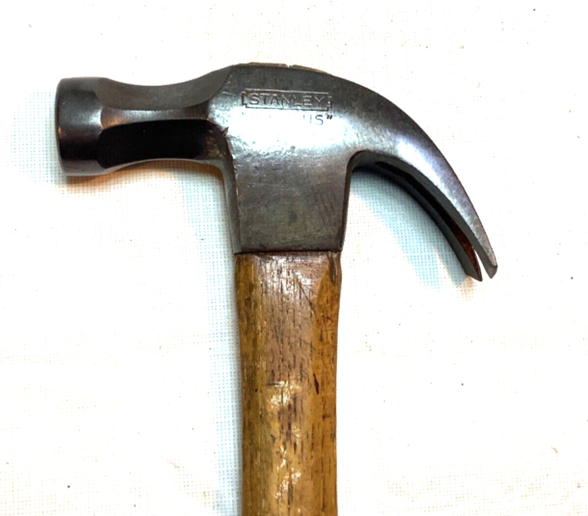 Stanley 100 Plus carpenter hammer