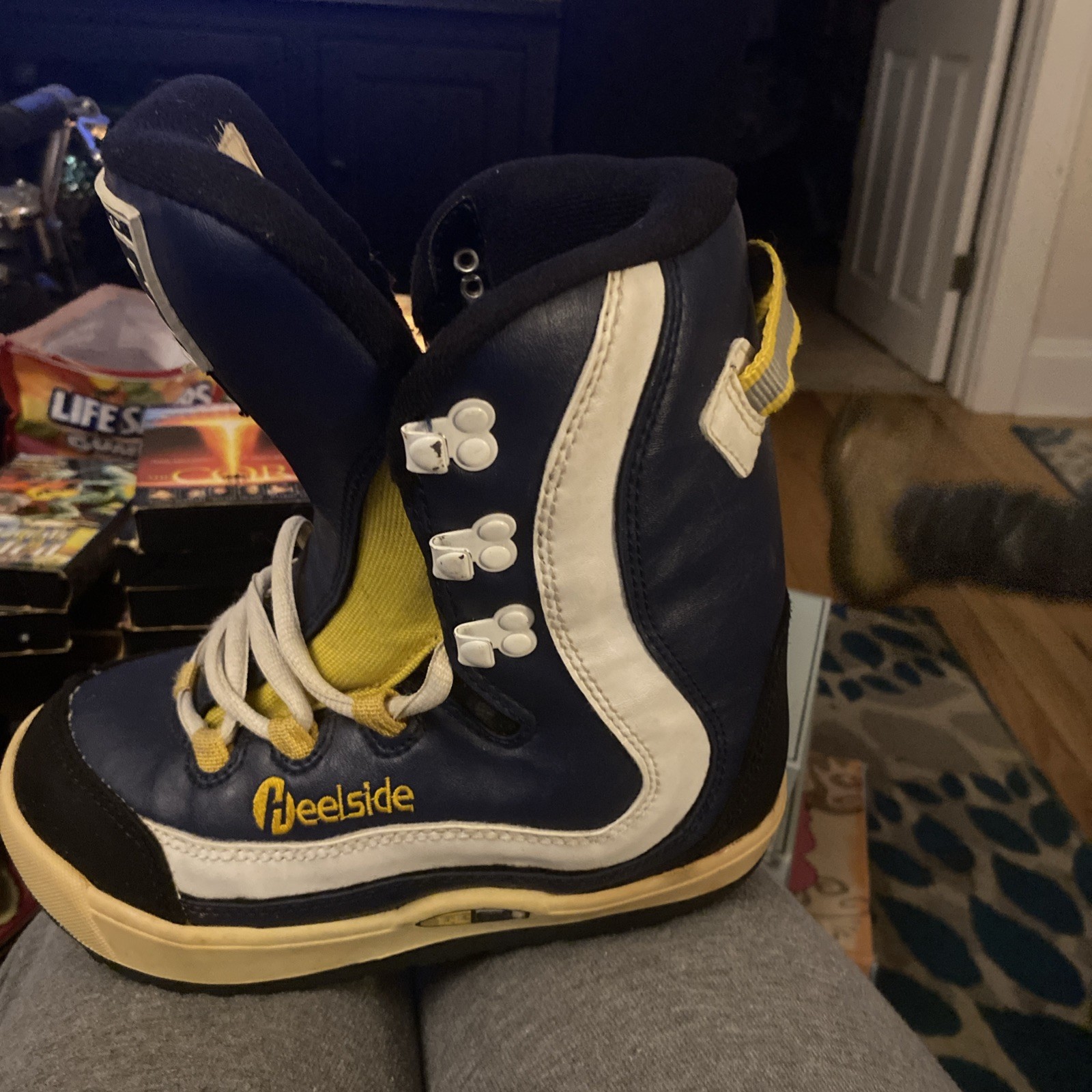 HEELSIDE - SNOW BOARDING BOOTS - SIZE Eu 35.5 Us 4 Blue White