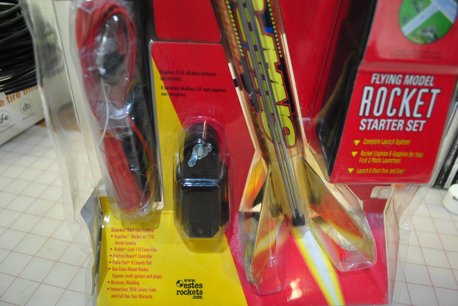 ESTES Snaphot Aerial Camera Model Rocket Start Set NEW No Engines. Nice!