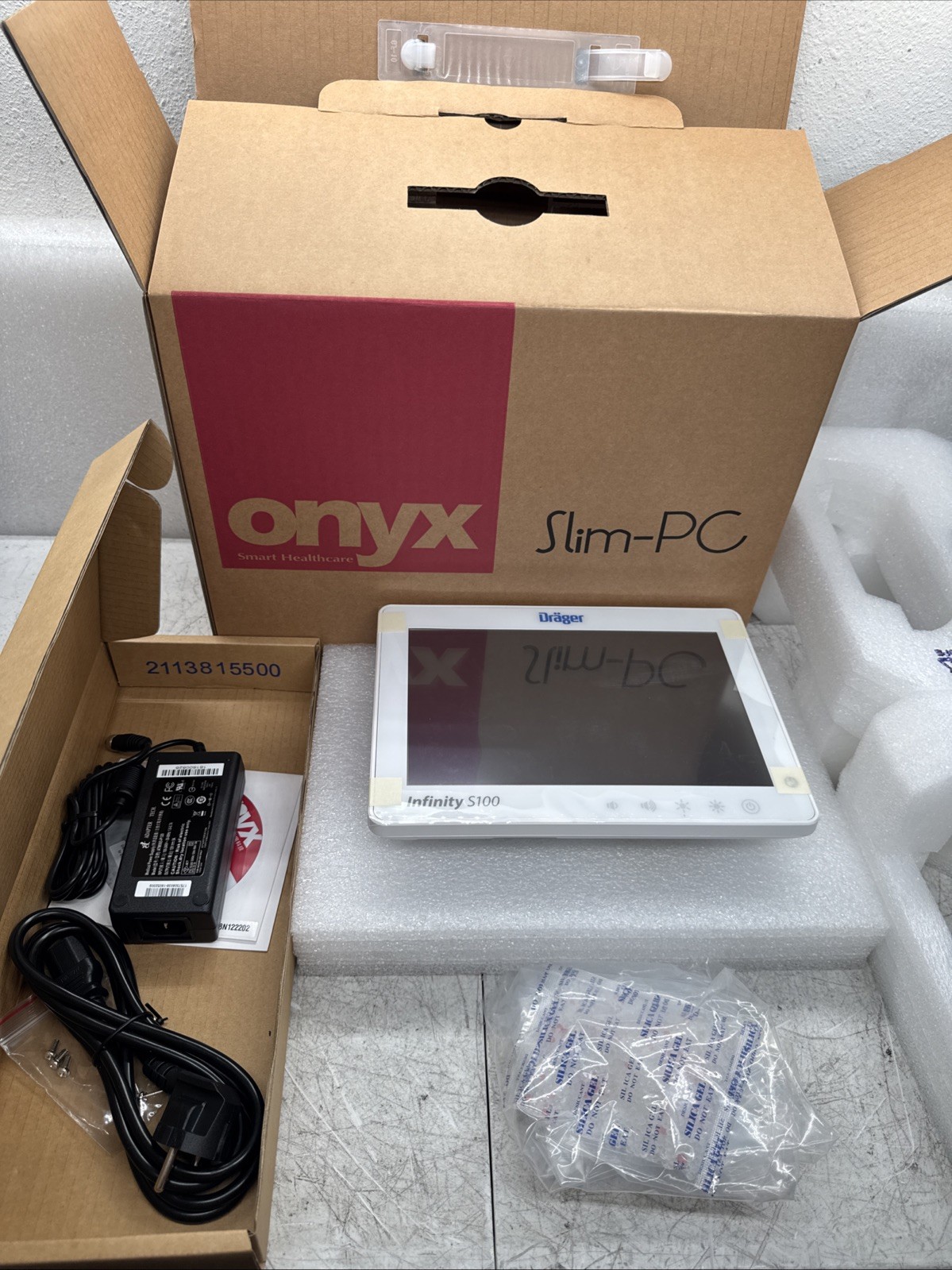 ONYX-1022ET-C1-1011 Medical Panel Touchcreen Slim PPC CELERON 32GB SSD 4GB RAM