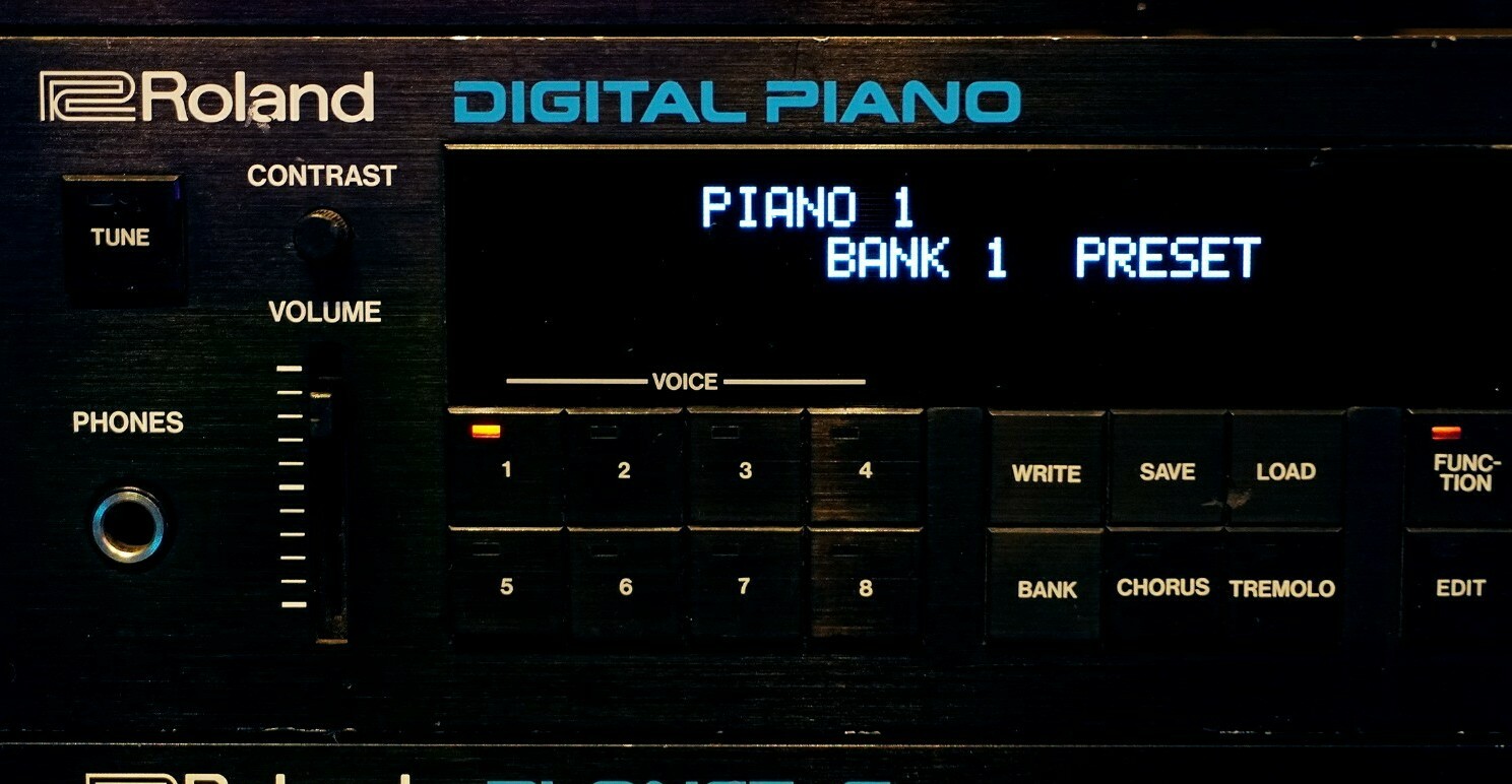 Roland MKS-20 Custom OLED Display !