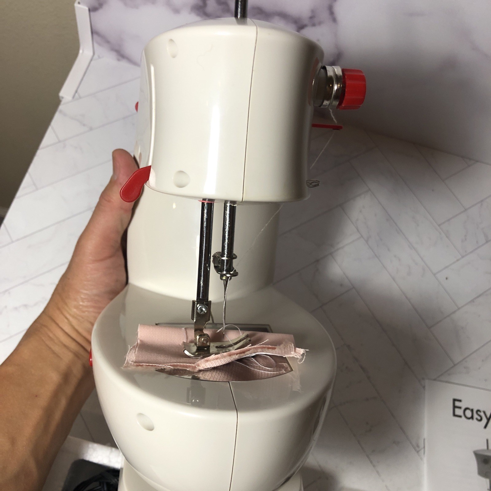 Easy Stitcher Table Top Sewing Machine D2-5001 BARELY USED