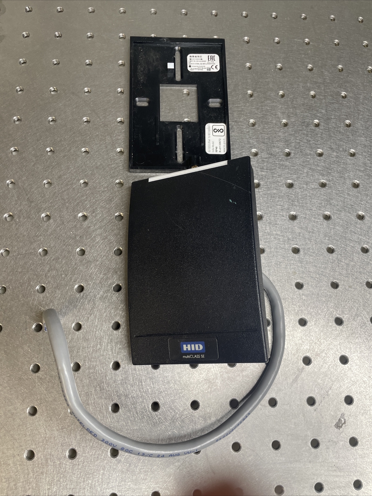 HID 920PTNNEK00000 multiCLASS RP40 Wall Switch Reader - Black (Missing Screw)