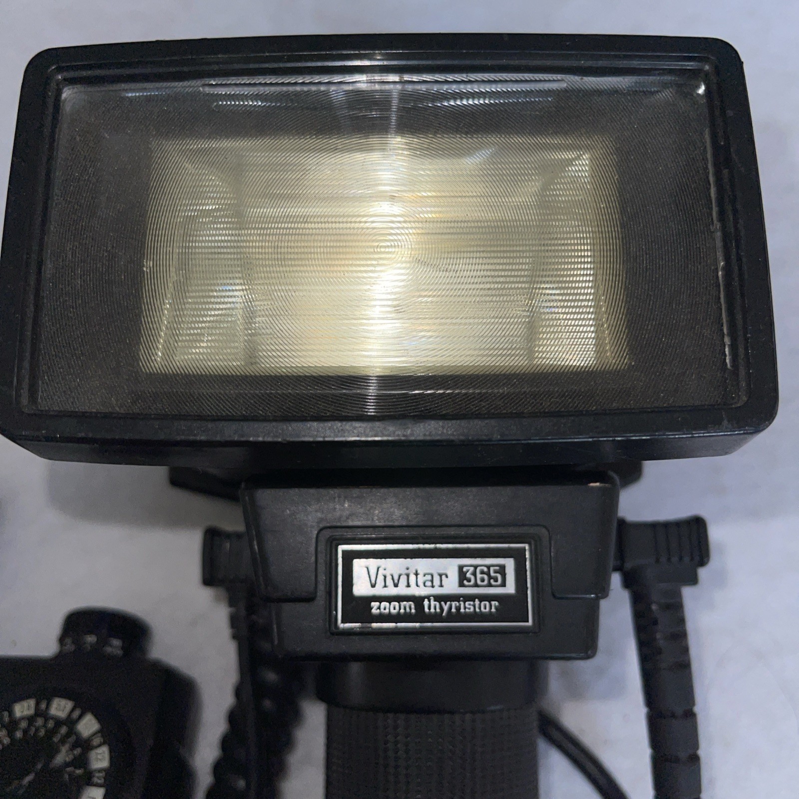 Vivitar 365 Zoom Thyristor Electronic Flash & Vivitar Vari Sensor Untested