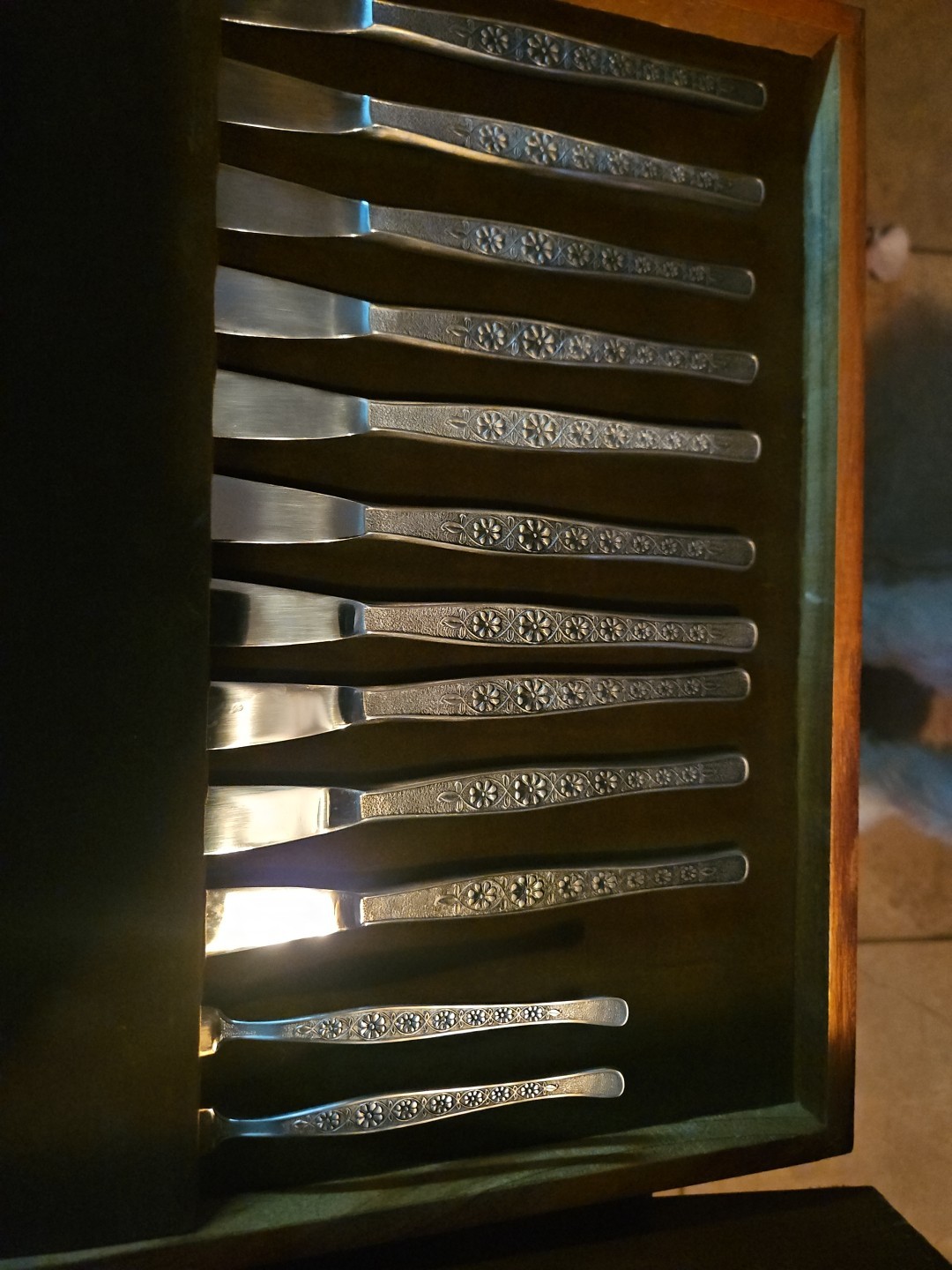 Imari Present Midcentury Stainless Steel Flatware Japan floral Service For 10