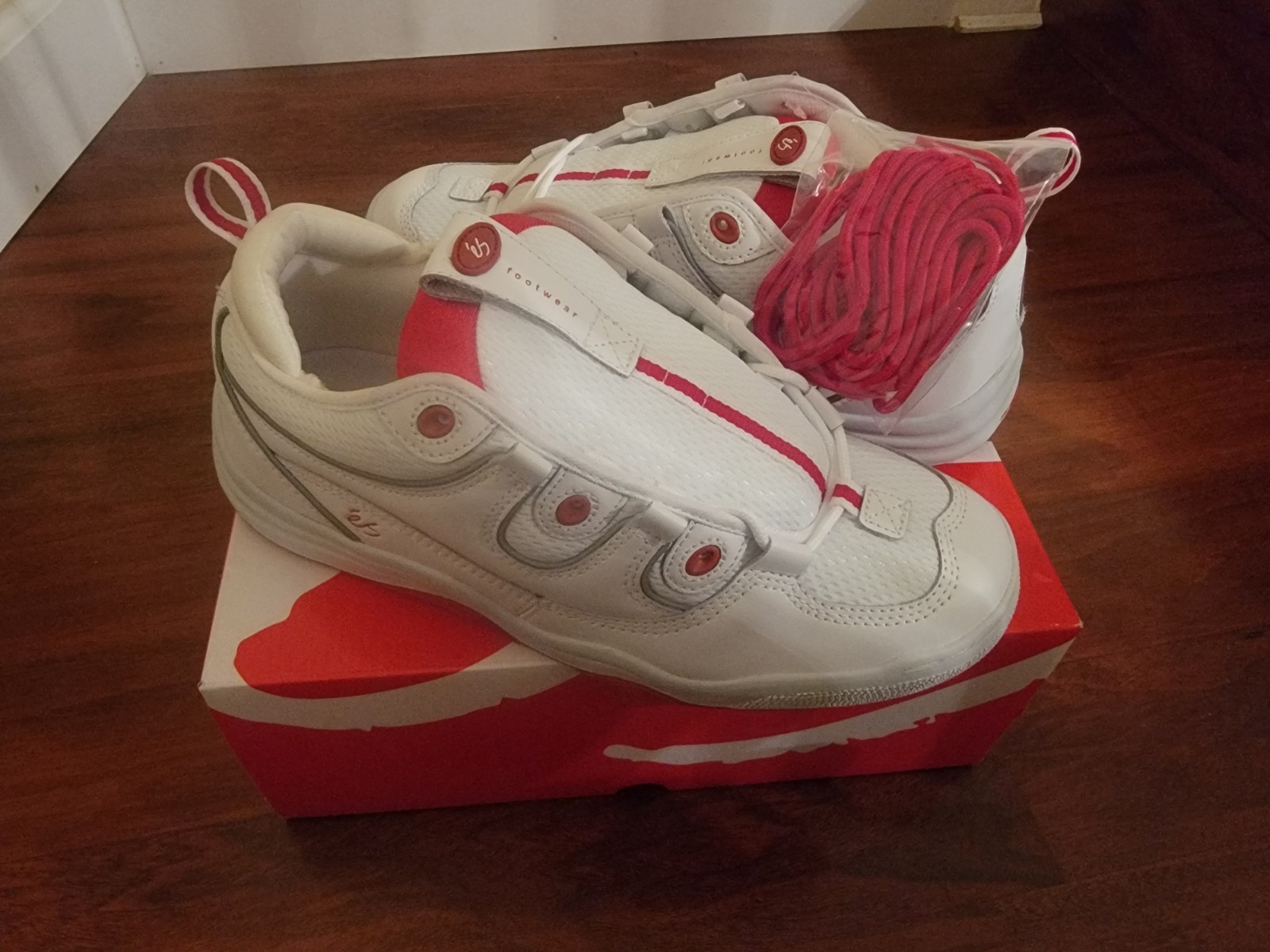 Es Footwear Two Nine 8 Skate Shop Day Sneakers White / Red Skateboard Shoes