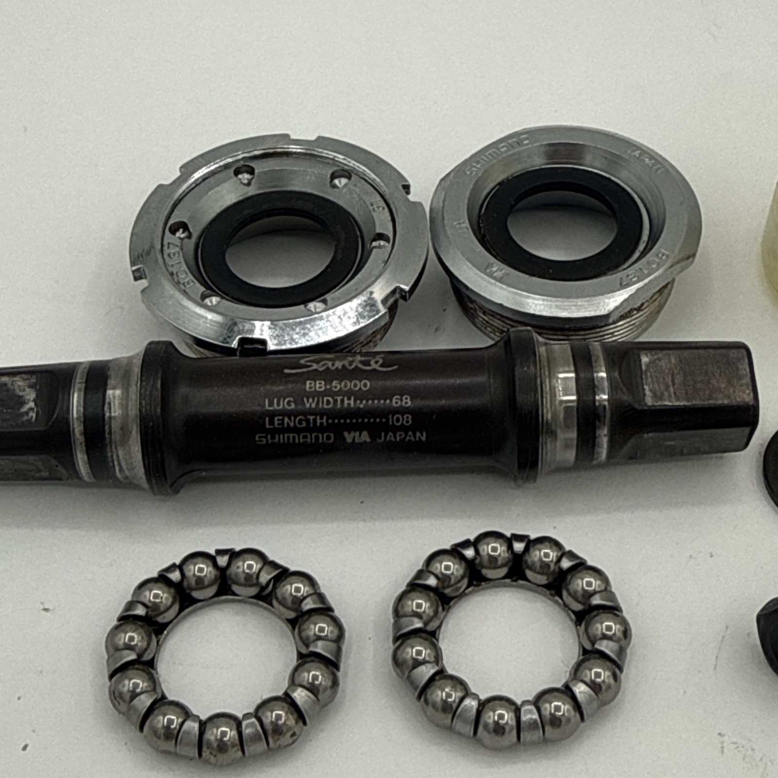 Bottom bracket spindle Bottom Bracket Shimano Santé 1900100 - BB-5000 68×108mm