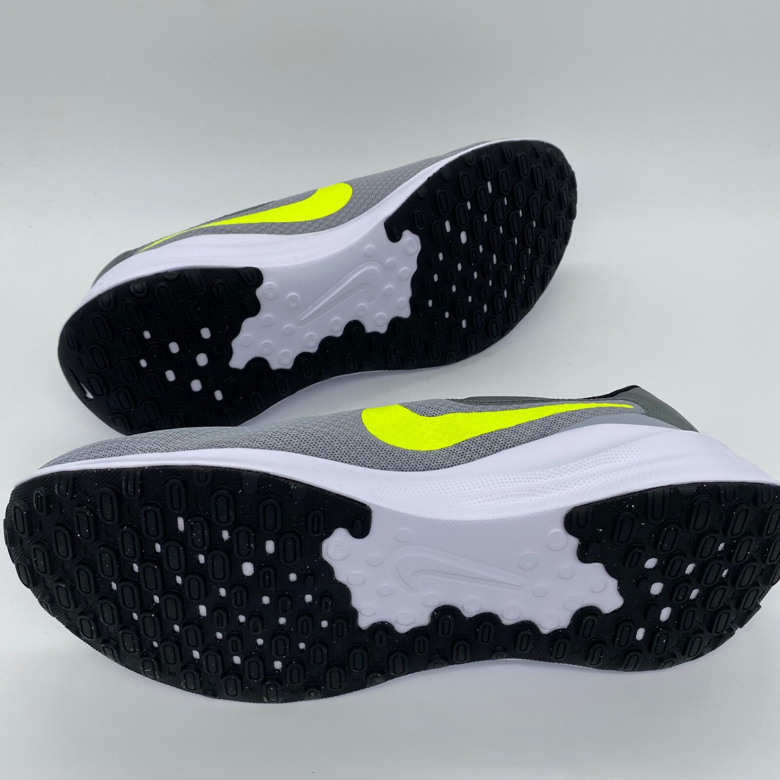 Nike Men's Revolution 7 Running Shoes Casual Wolf Gray Volt Yellow Size 11