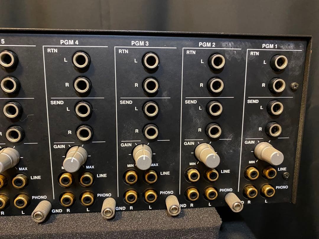 Vestax R-1 DJ Mixer