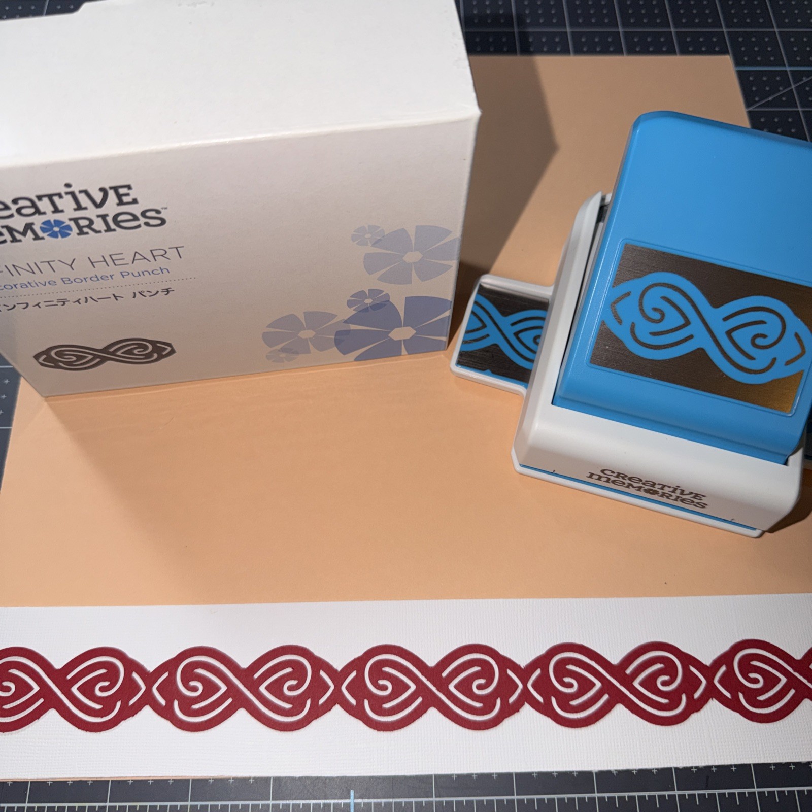 Creative Memories INFINITI HEART Decorative Border Punch - New In Box!
