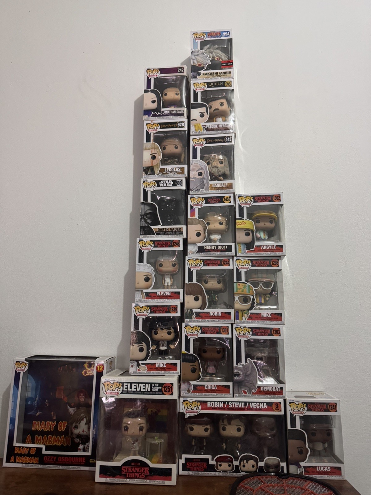 Funko Pop! Stranger Things, LOTR, Kakashi, Freddie Mercury, Darth Vader.
