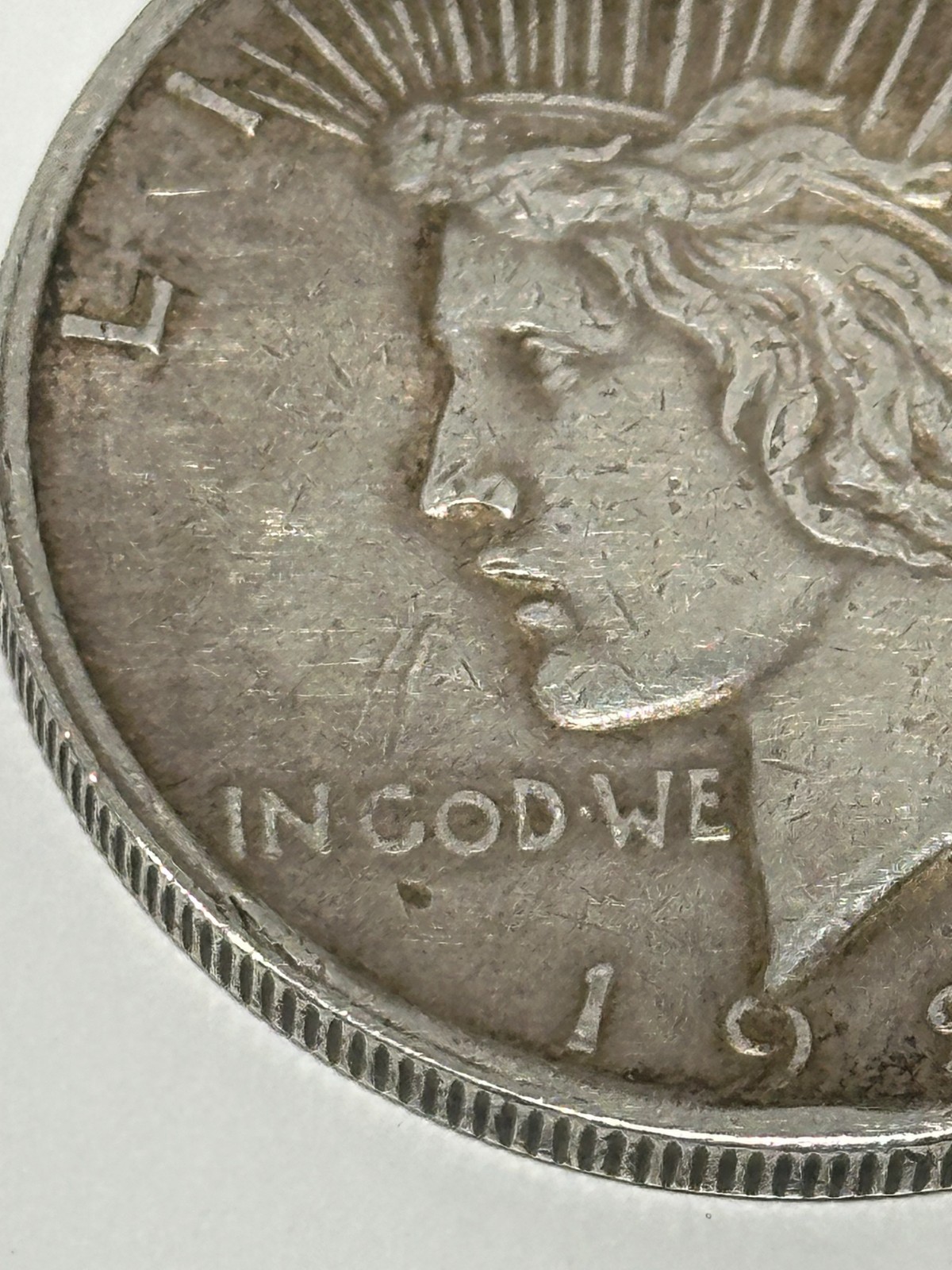 US Silver Coin-1922 PEACE SILVER DOLLAR circulated
