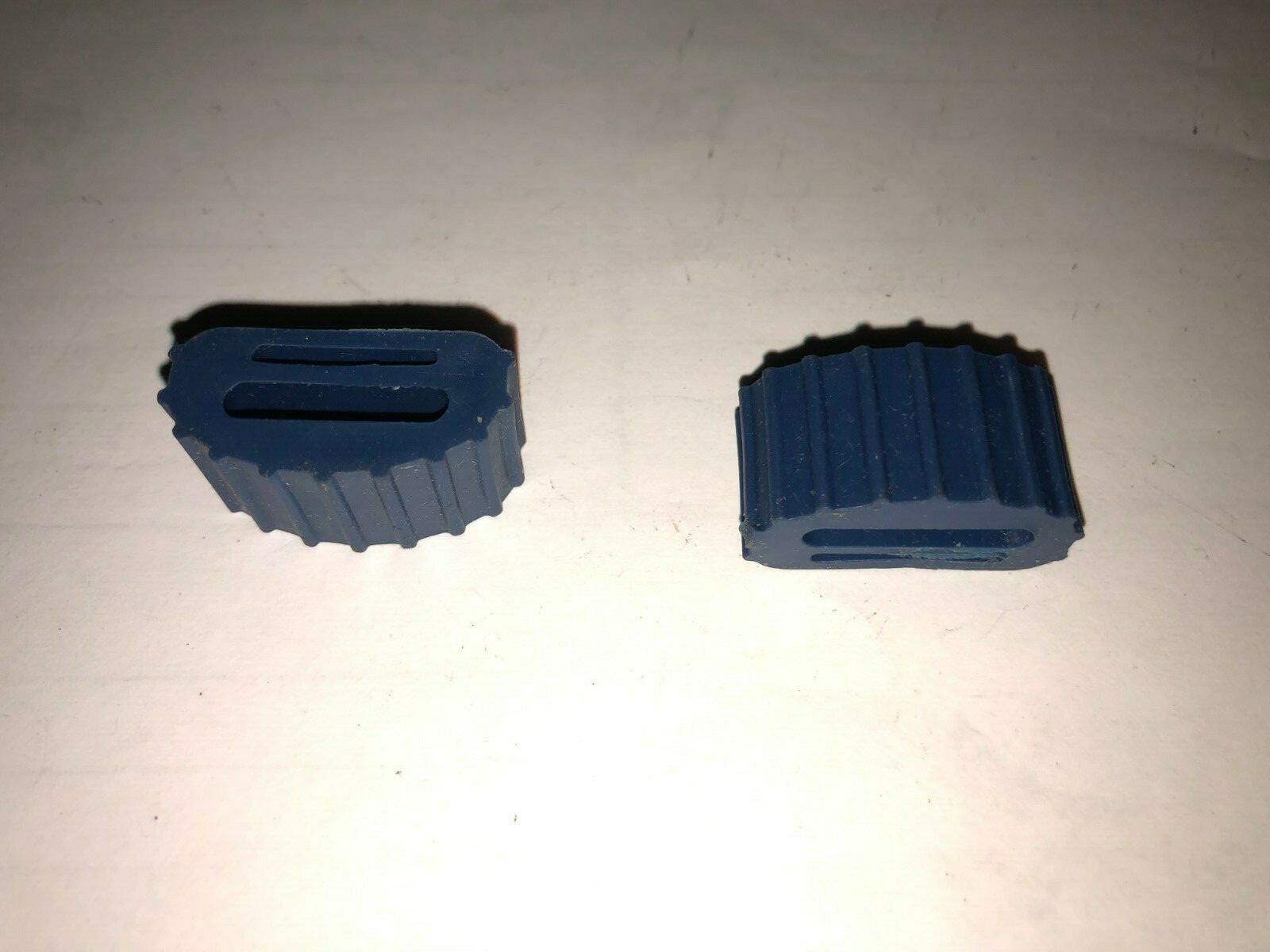 LIONEL PARTS ,  50 GANG CAR BLUE BUMPERS , 69 MAINT CAR , 1 PAIR