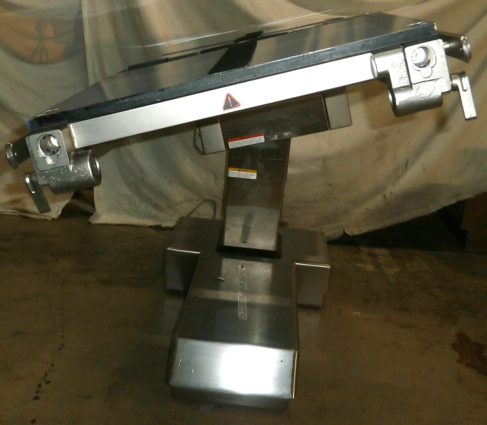 Midmark 7100 Surgical Table Max Weight 500 lbs