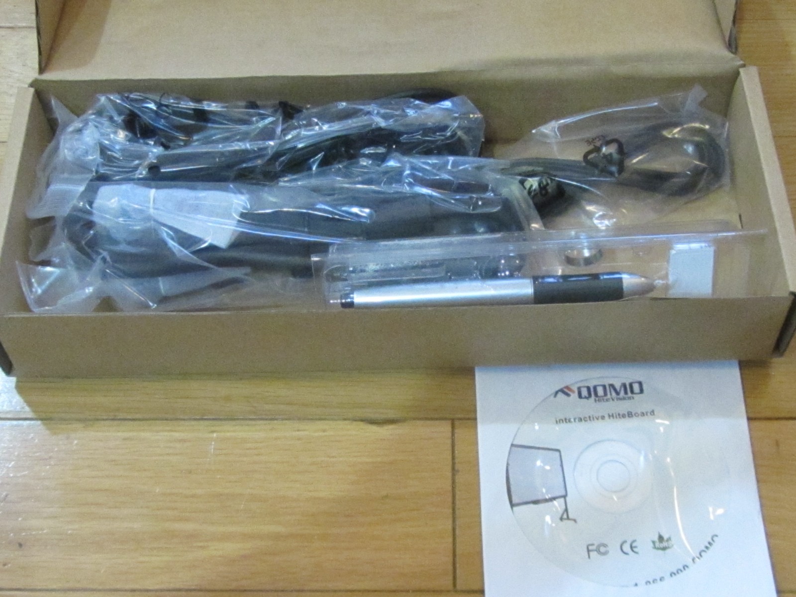 QOMO HITEVISION QIT300 17" INTERACTIVE LCD WRITING TABLET! NEW IN BOX! COOL!