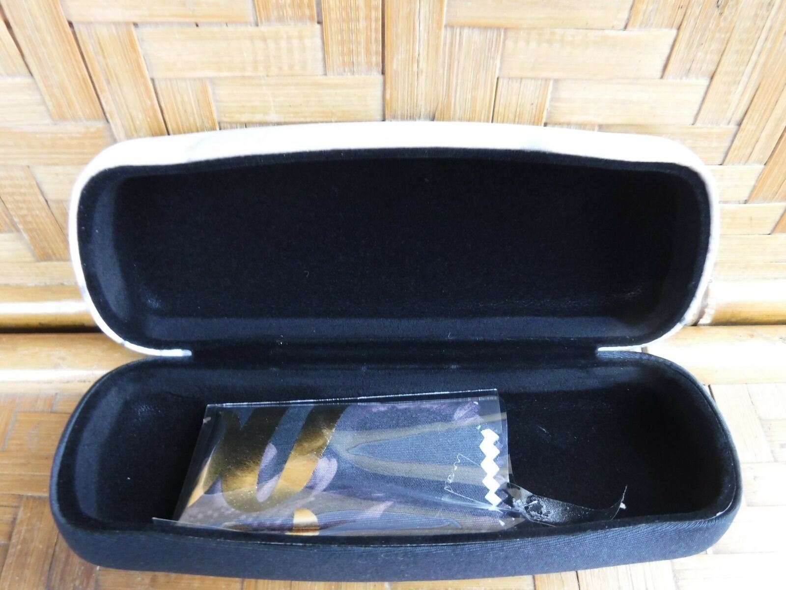 be YOU tiful Glasses/Sunglasses HARD SHELL CASE with Cleaning Cloth