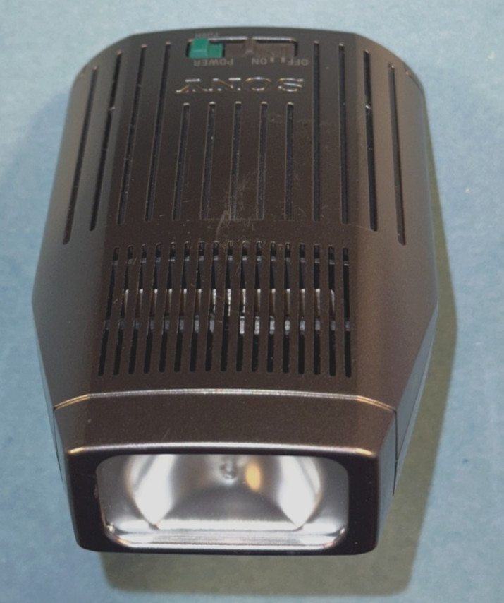 SONY HVL-10NH Camcorder Light for Handycam: HVL-10NH 4xAA Battery 10W Bulb NICE!