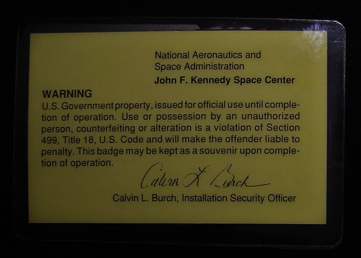 2005 NASA JFK SPACE CENTER SPACE SHUTTLE LACKMANN CULINARY CONTRACTOR ID BADGE