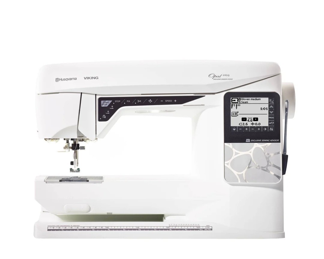Husqvarna Viking Opal 690Q Sewing Machine Computerized $2199.msrp *New In Box**