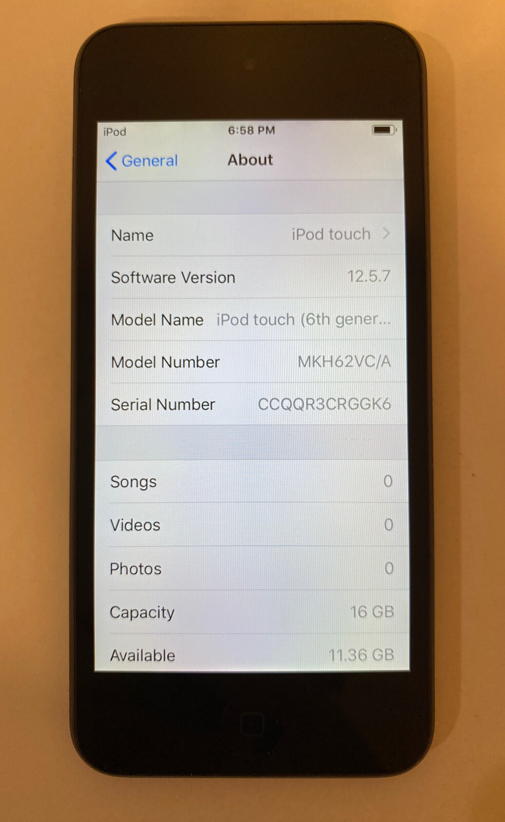 Apple iPod Touch 6th Generation Space Gray (16 GB)