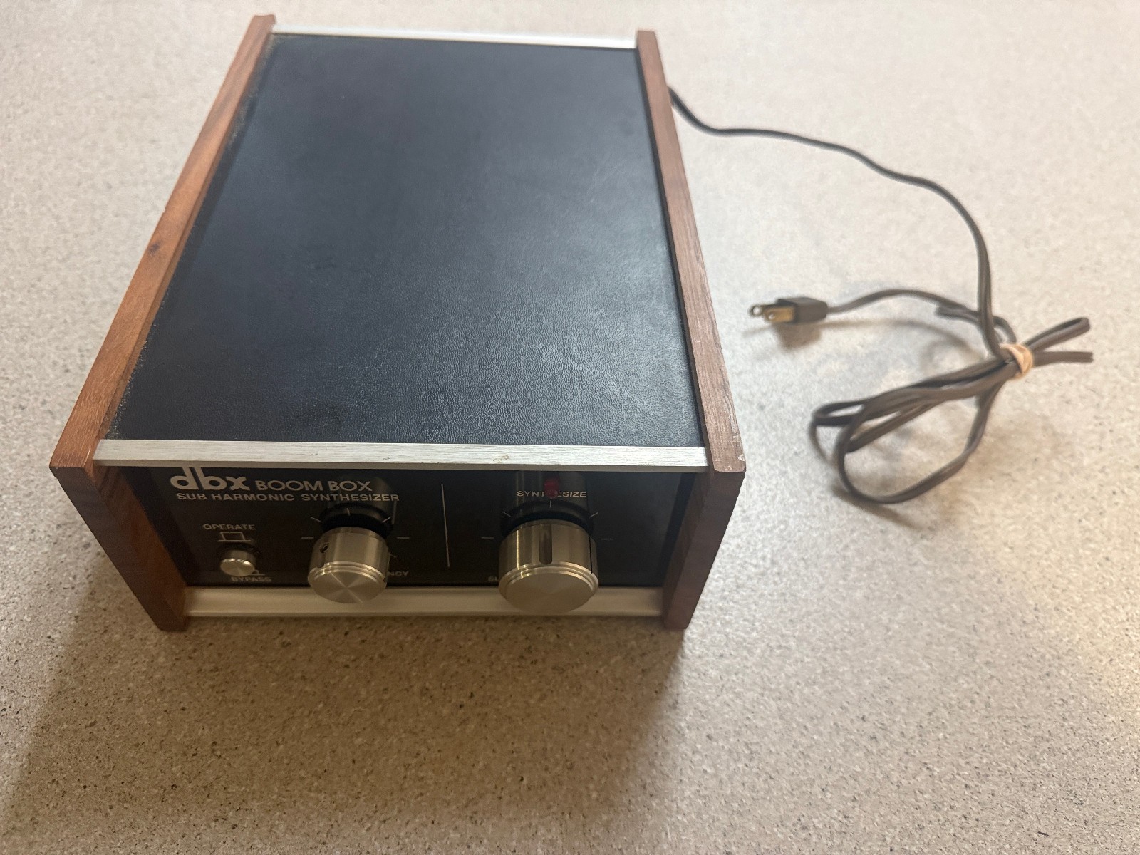 1978 DBX MODEL 100 BOOM BOX SUB HARMONIC SYNTHESIZER VINTAGE For parts.
