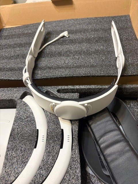 Meta Quest 3 , Quest 3s Binbok VR Headstrap, Charging dock and 2 batteries