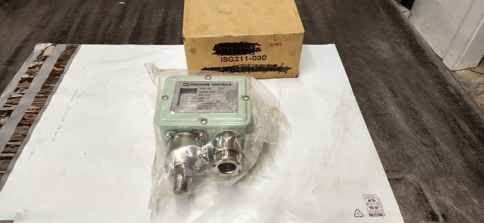 SMC ISG211-030 Pressure Switch Controls in Box.  NEW SURPLUS IN BOX