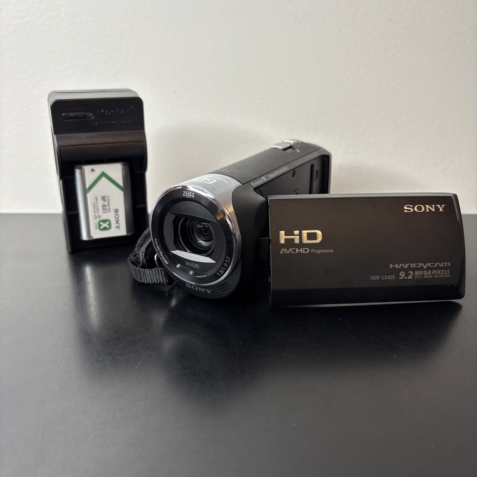 Sony Handycam HDR-CX405 HD Camcorder w/16GB SD Card & Portable Charger✅