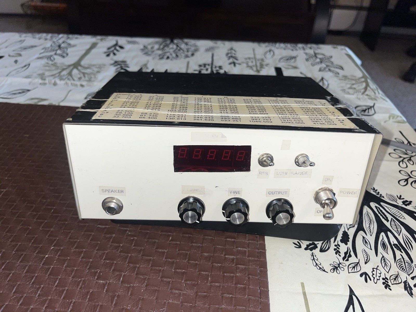RF Signal Generator/audio Frequency Synthesizer w/ Digital Display &