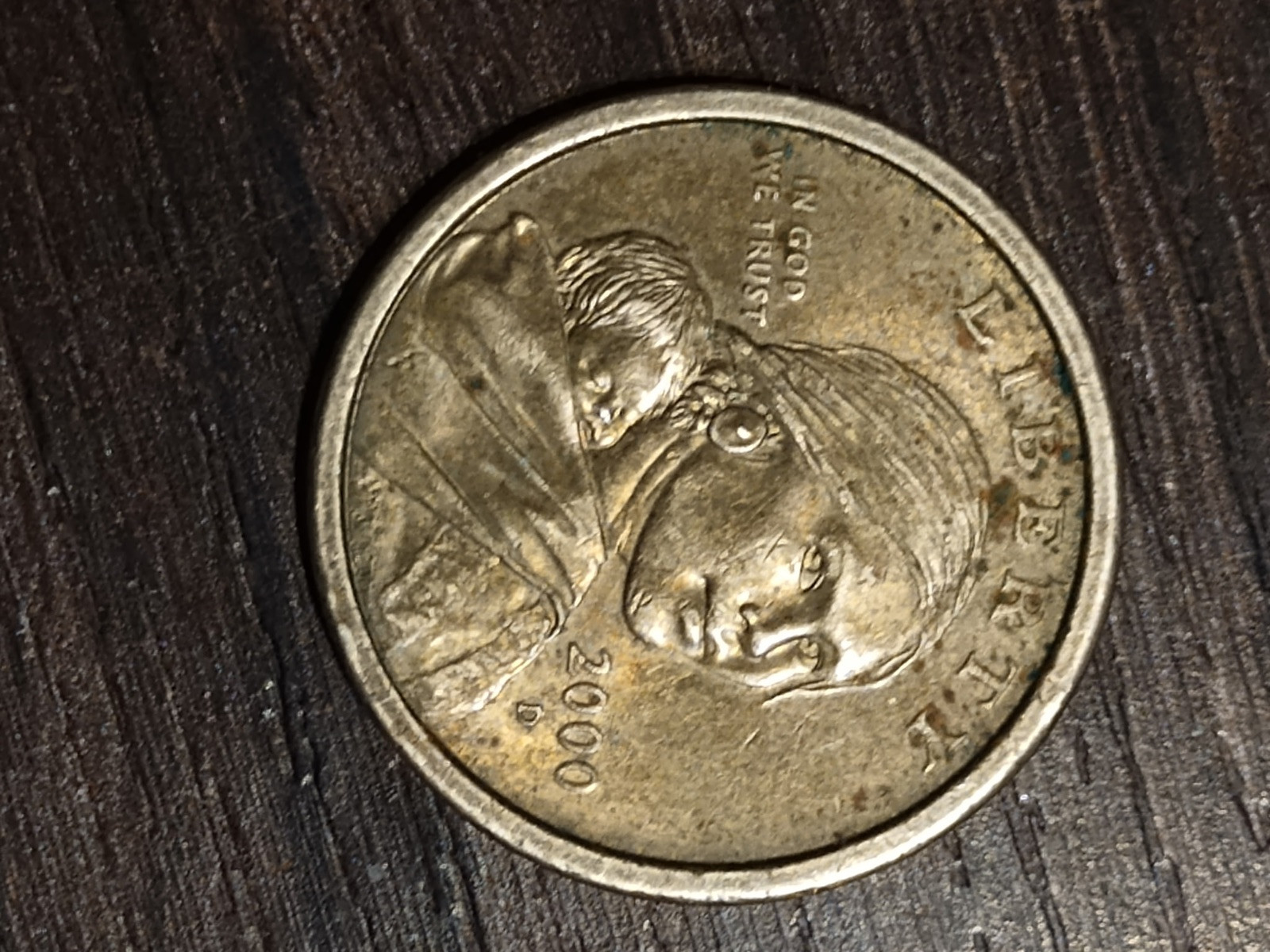 2000 D SACAGAWEA ONE DOLLAR COIN US LIBERTY GOLD COLOR CIRCULATED 