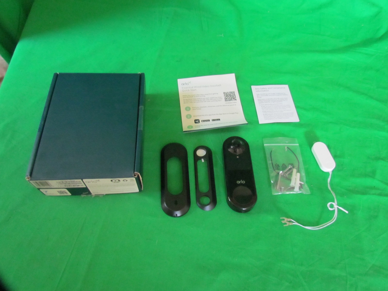 Arlo Wired HD Video Doorbell Model AVD1001 Black New Open Box