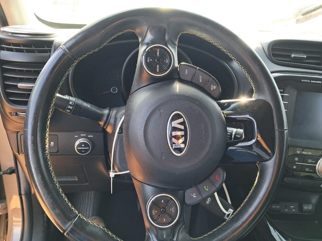 SOUL 2015 Glove Box 4866998