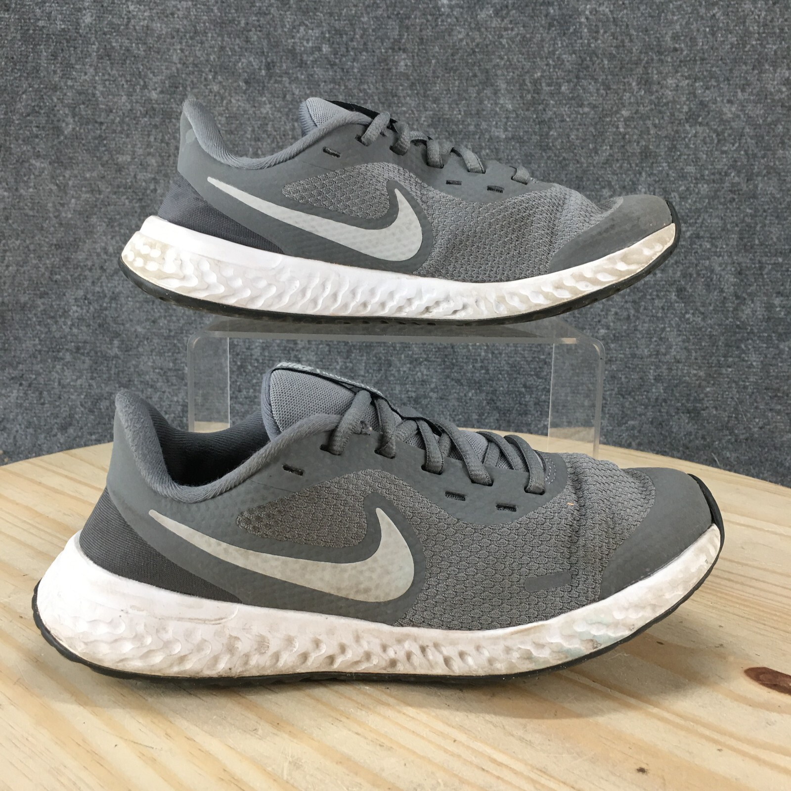 Nike Shoes Youth 5.5Y Revolution Sneakers Gray Lace Up Casual Low Top BQ5671-004