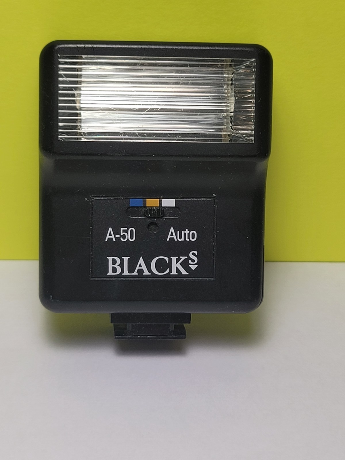 '' Yashica - Sears - Black Compact Flash - Small - Tiny flash for SLR cameras
