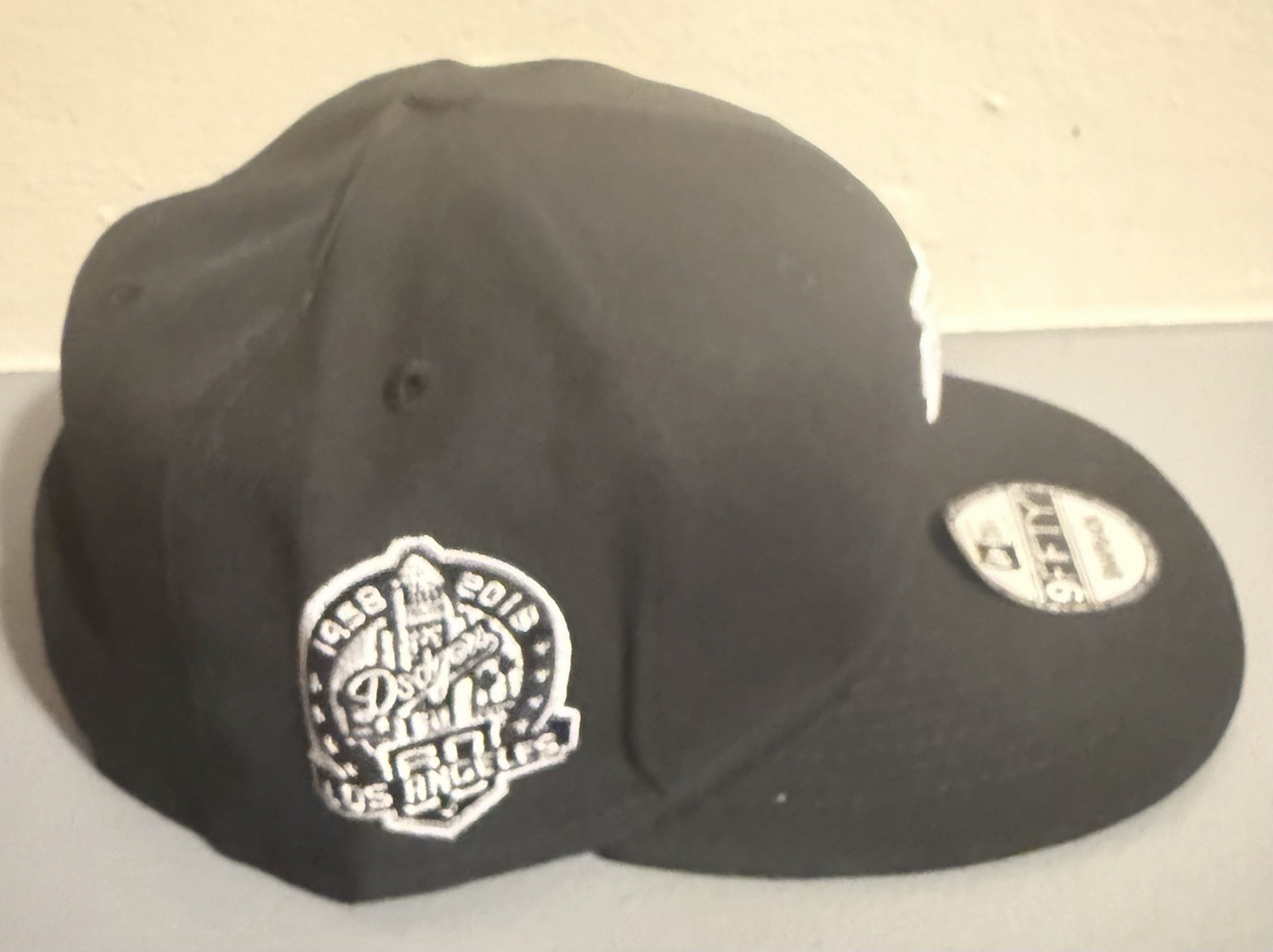 New Era 9FIFTY Snapback Hat Black White Upside Down Logo Baseball Cap