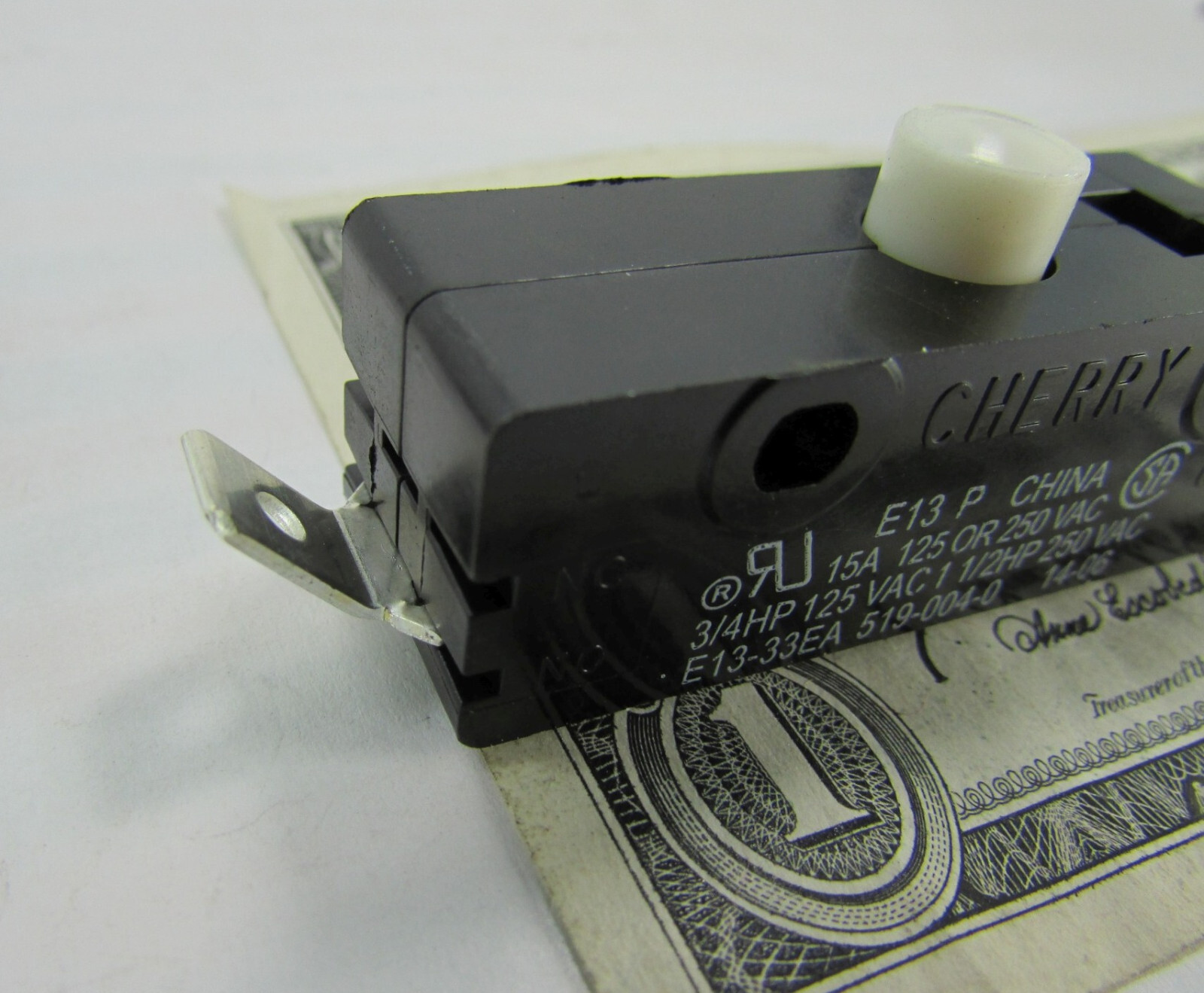 2 Cherry E13 15A Normally Open Snap Action Pushbutton Switch 125/250VAC E13-33EA