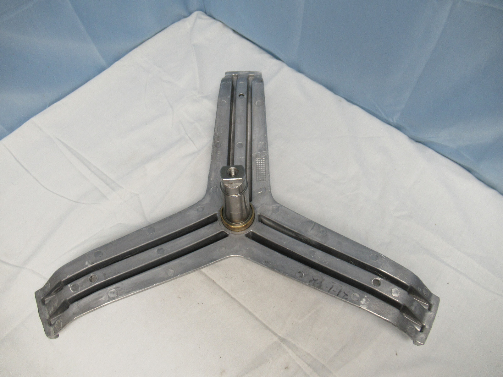 Frigidaire Washer Spider Arm 5304505337 134962200 (Lot #99)