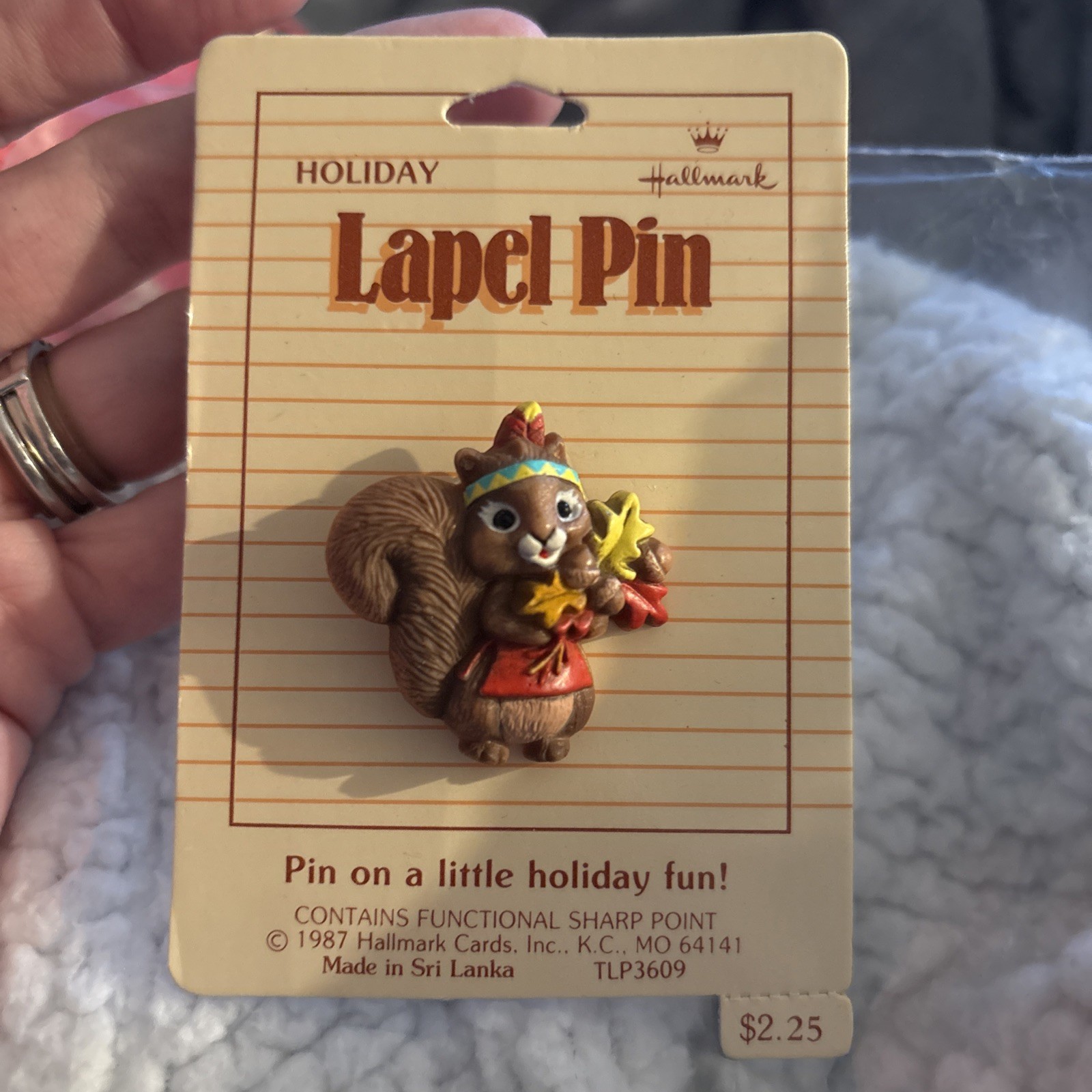 Vintage NEW Hallmark 1987 PIN Thanksgiving Fall SQUIRREL with Leaves Brooch