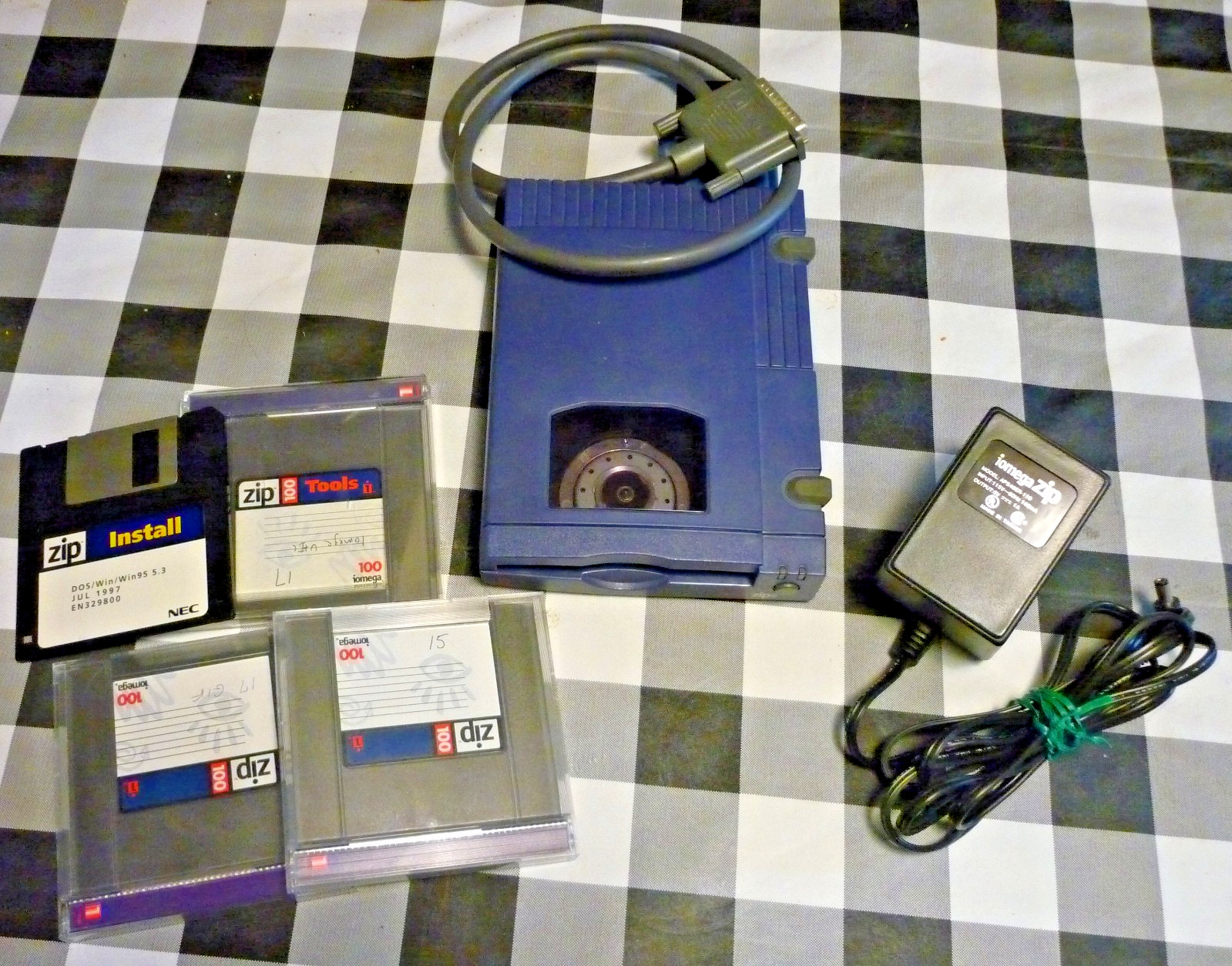 Iomega Zip 100 External Drive w/ Original Para Cable & AC Adapter + over 40 Disc