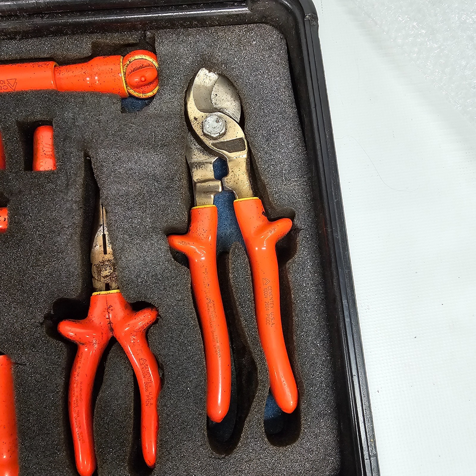 Cementex 1000v High Voltage Tool Kit + Case - ITS-MB430 (used)