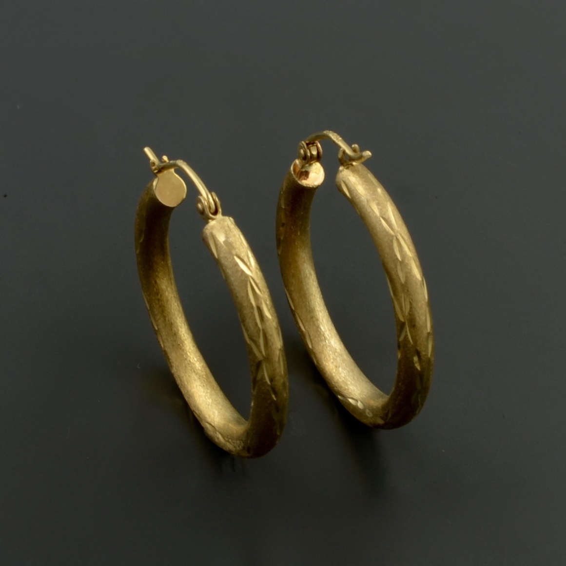 10K YELLOW GOLD 3X20MM SATIN LASER CUT HOOP EARRINGS  FREE GIFT BOX